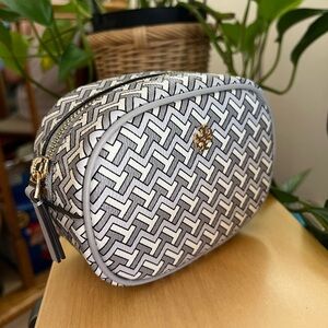 NWT TORY BURCH Tile T COSMETIC POUCH TZAG BAG ZIPPER Gray